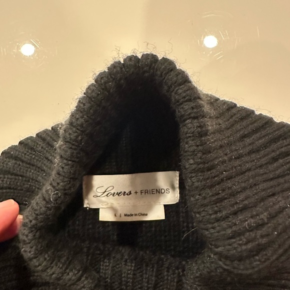 Black distresses cold shoulder sweater - Picture 4 of 4